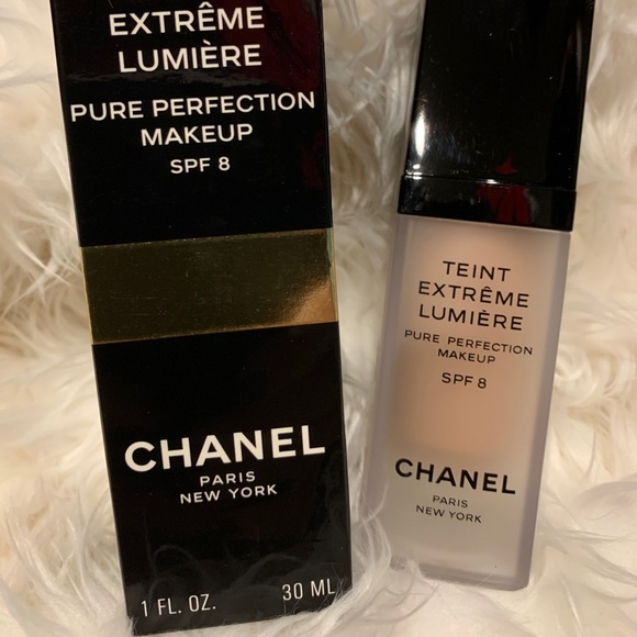 CHANEL Other - NEW Chanel Teint Extreme Lumiere Pure Makeup
